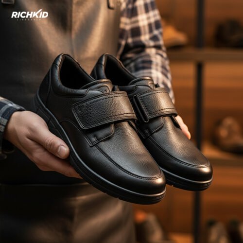 Leather buckle shoes Black