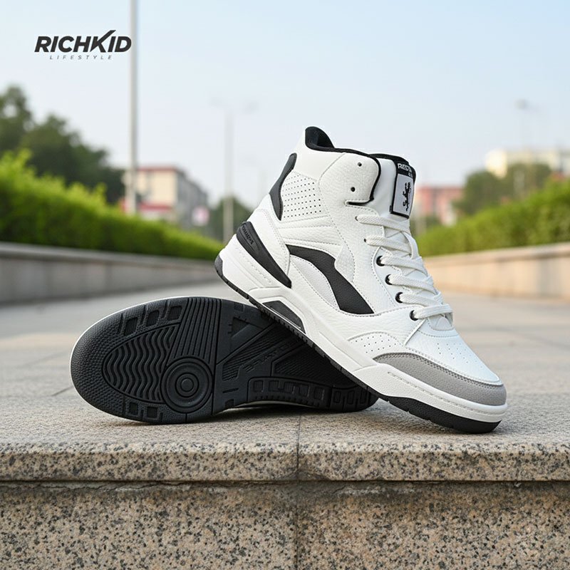 B/W HighNeck Sneakers
