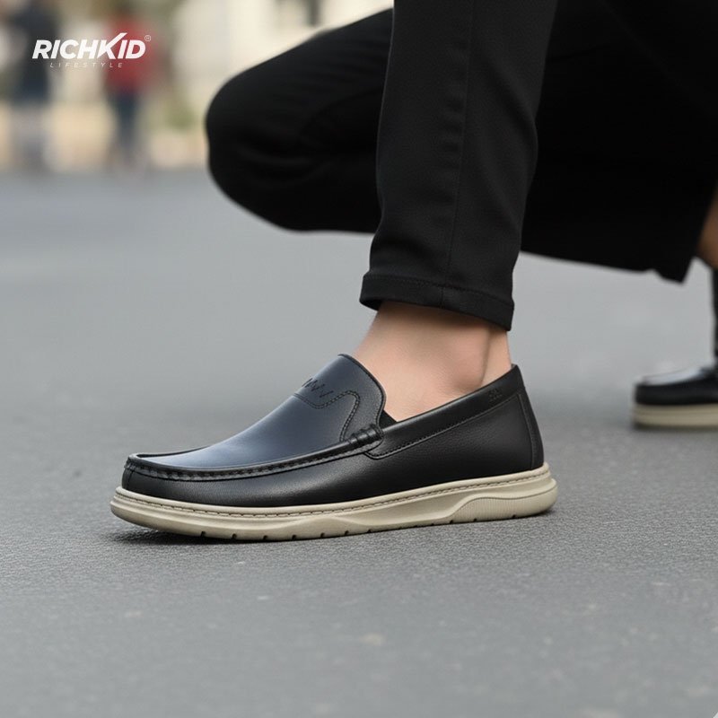 Classic Black Leather Loafer - Image 4