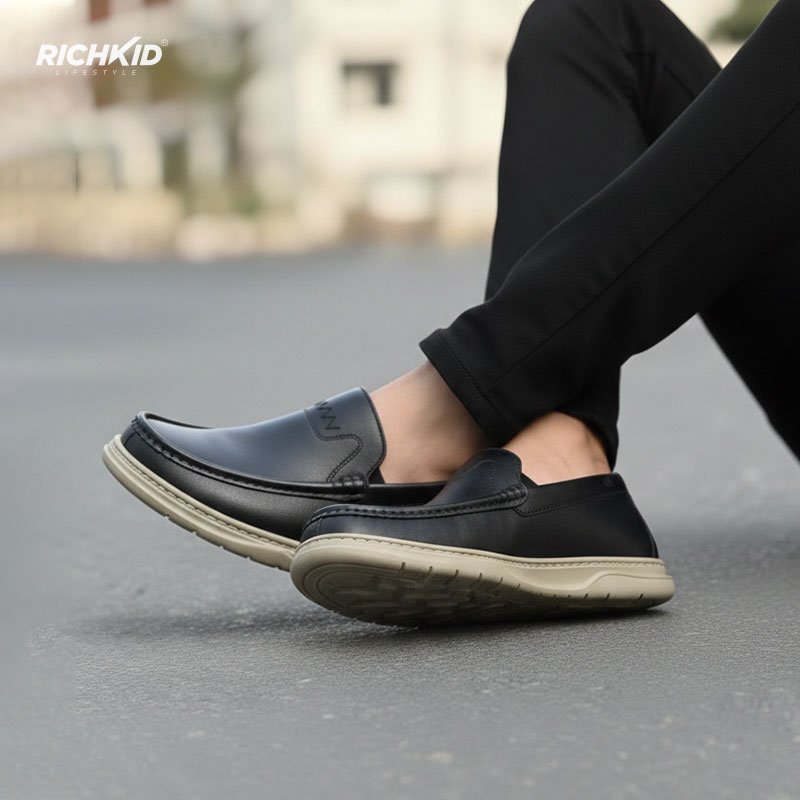 Classic Black Leather Loafer - Image 3