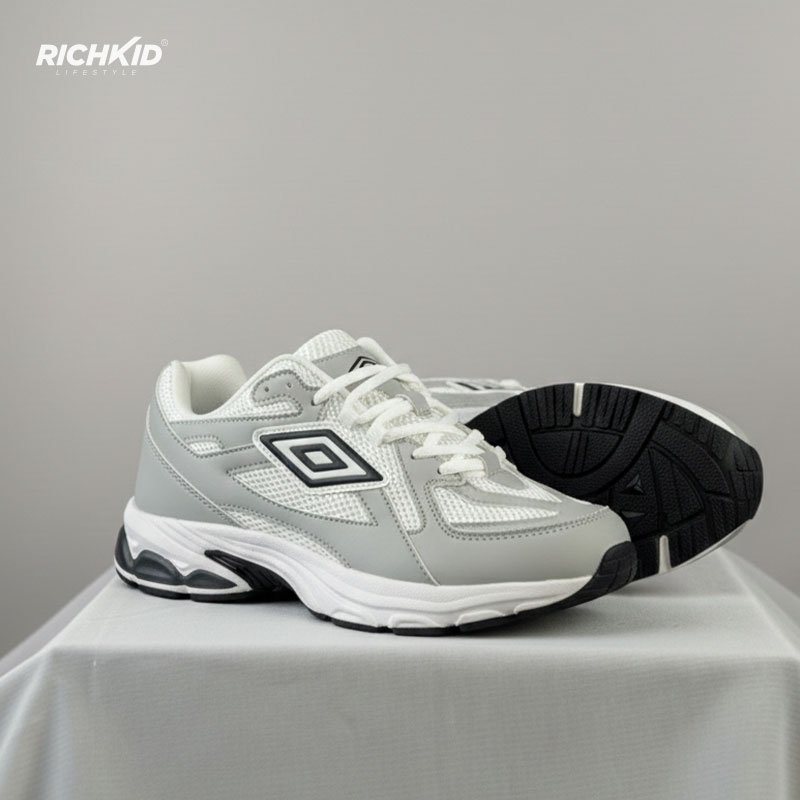 Umbro White Sports Shoes