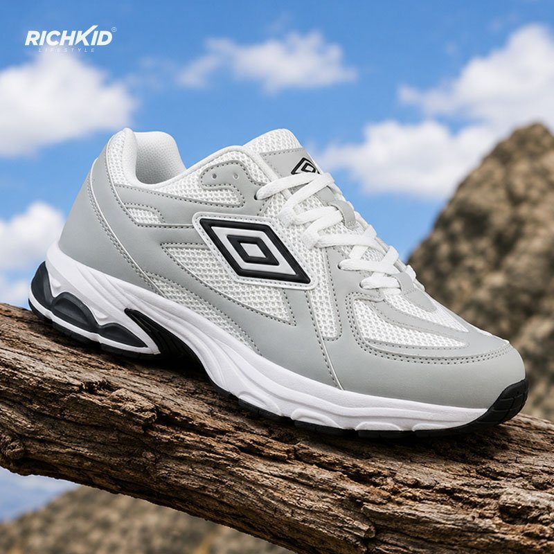 Umbro White Sports Shoes